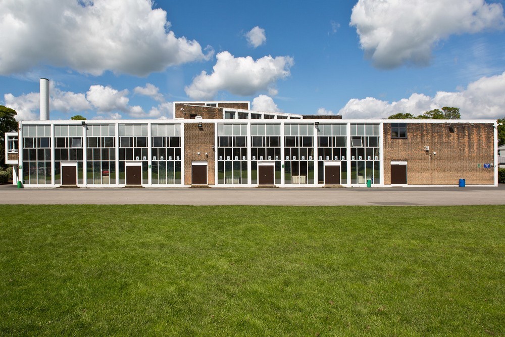 Parking school. Школа Бентон-парк. LEED School. Parkland School in Leeds. T Leeds School of Art.